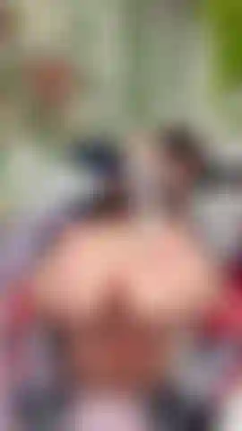 Gioco con il dildo in posizione reverse riding con il mio culo grasso tappato.
