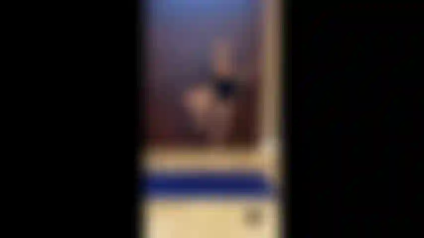 La ballerina impertinente mary carey si spoglia e si masturba !!!