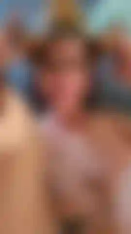 Sali in sella, partner! È il tuo turno di provare a domarmi. Puoi indossare il mio cappello, ma io tengo gli stivali per questo giro selvaggio e rimbalzante! Tags: pov, big tits, redhead, boots, hat, missionary, 3rd in series.