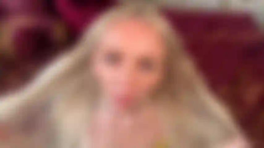 Una ragazza con un bel viso feticista (conto alla rovescia dello sperma).