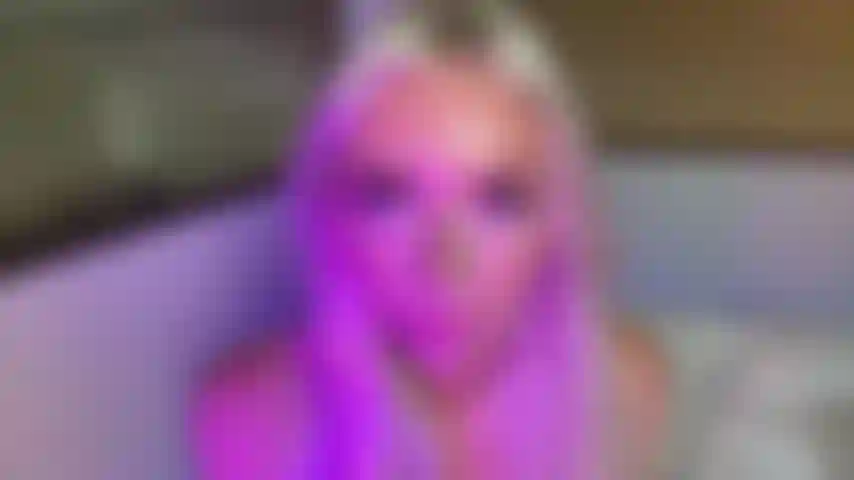 La fidanzata pov fa un pompino sciatto.