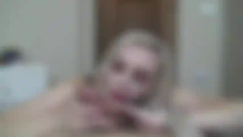 Ragazzo / ragazza pov bj e cavalco con creampie accidentale.