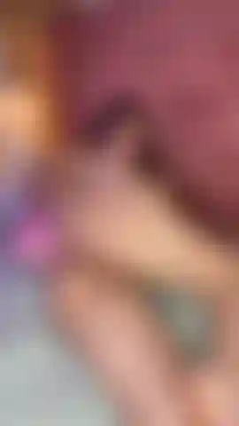 I am a very horny MILF and I show you all my holes.