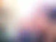 Prendo l'olio d'oliva da versare su di me mentre scopo. Poi dopo essere venuta, cavalco da dietro. Finalmente tiro fuori i miei giocattoli anali per una doppia penetrazione.