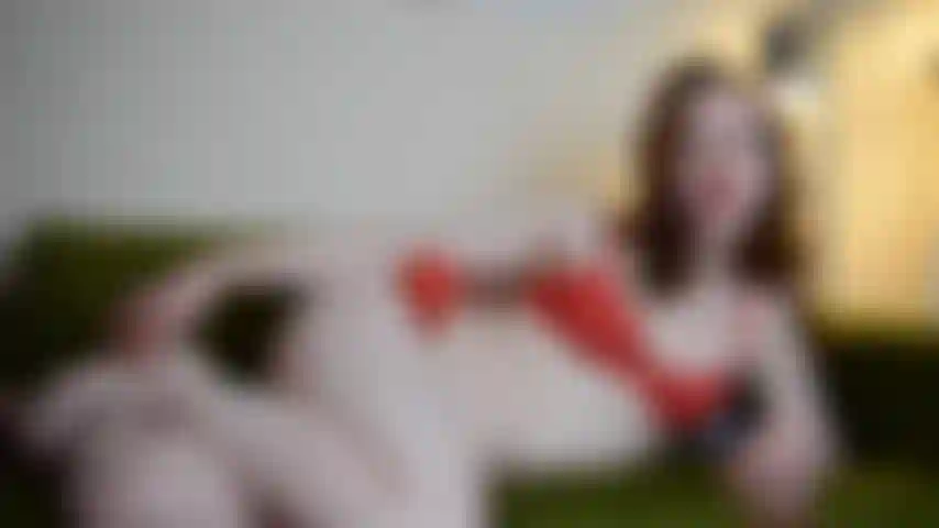 Vieni nel tuo compito da boxer, joi.