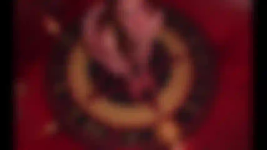 La seduta solista della strega dell'amore.