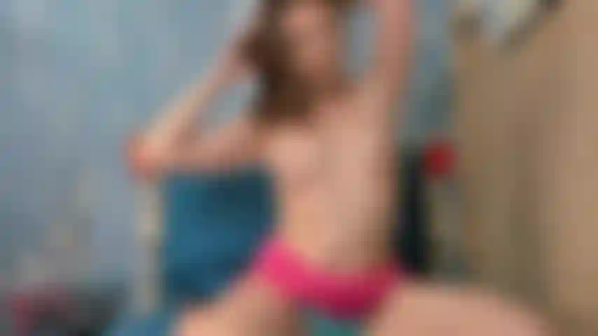 Robin mi accarezza l'apprezzamento e adora il cazzo con il dildo.
