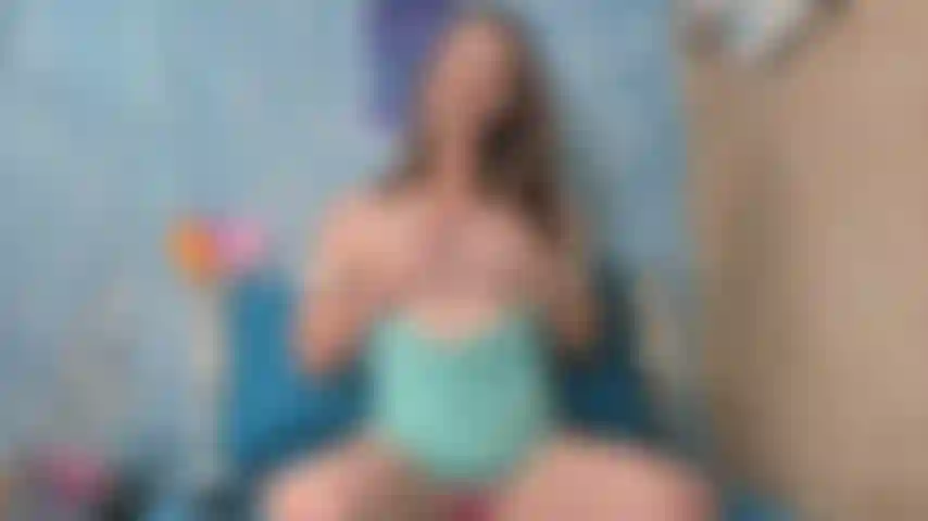 Il culo di robin gioca con le dita.