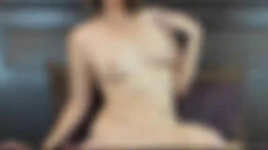 Robin: stuzzica il cazzo, succhia i piedi e fa sesso anale.