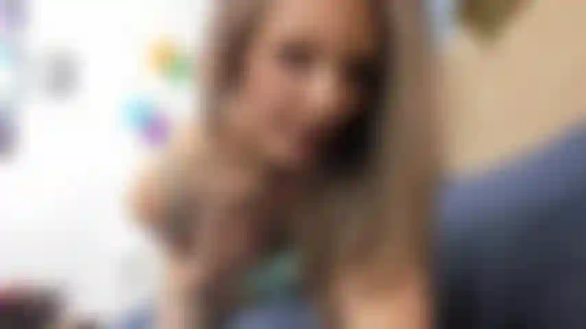 Robin, culo e figa da vicino.