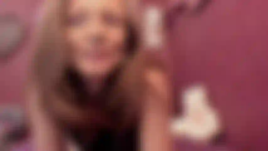 Le risatine del cazzo minuscolo portano vibrazioni triple di grande energia e sono comunque carine.