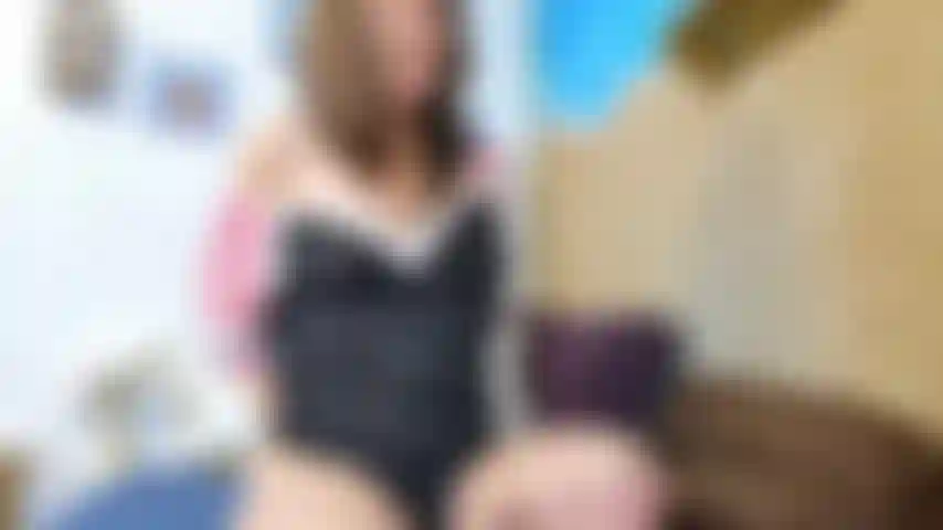 Robin: una deliziosa tortura con maglietta e mutandine addosso.