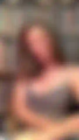 Robin - divertimento con i piedi per un appuntamento al buio - non siamo entrambi fortunati a trovare un pervertito con i piedi ad un appuntamento al buio. Ti provoco e ti incoraggio a masturbarti per me, a toccarti e a mostrare i miei piedi sexy. Suole morbide, dita lunghe... Il mio viso e la mia bocca sexy.