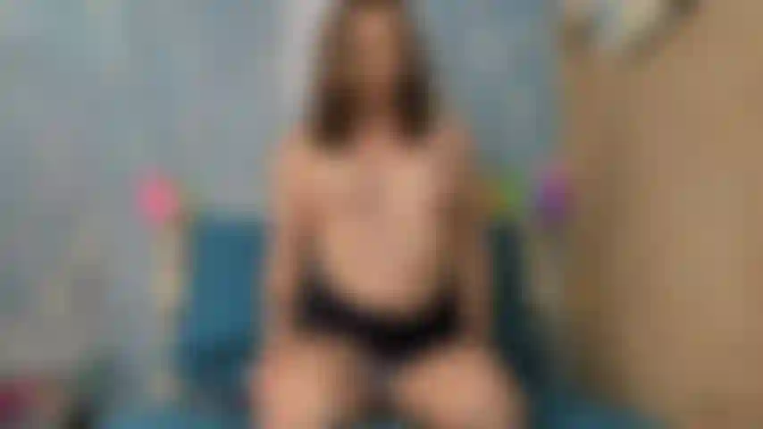 Robin con doppie vibrazioni e anale con bastone felice.