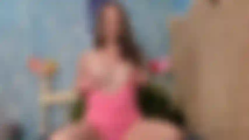 Robin, a portata di mano la scopata con il dildo.