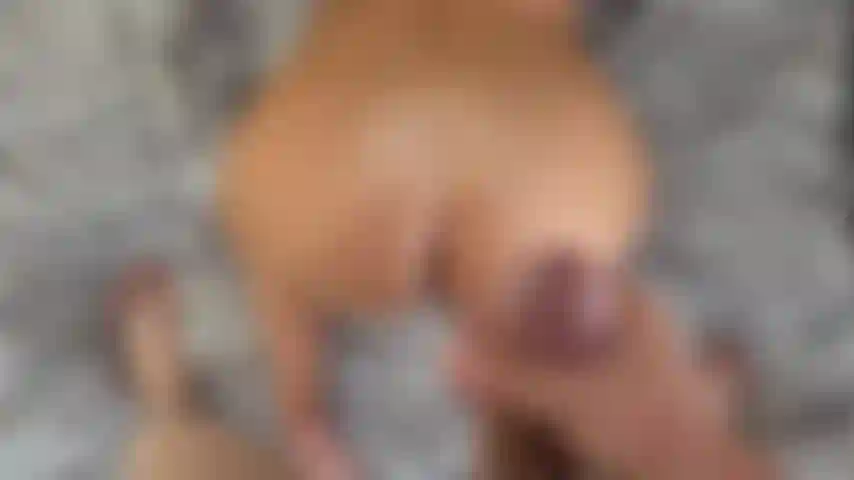 Sparo il mio enorme sborrata sulla schiena di bella.
