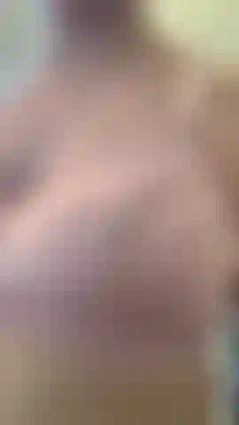 Le mie tette si muovono e rimbalzano.