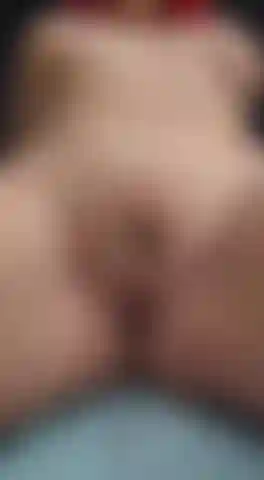 Amo mostrarti tutta la mia vagina e quanto mi piace masturbarmi.