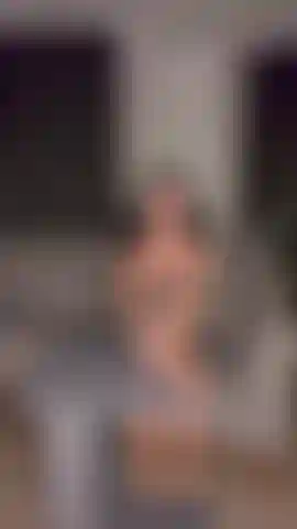 Sexy sporcacciona che succhia un grosso cazzo nero😈 questo lo rivedrai più e più volte🥵.