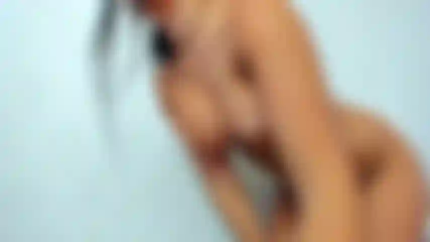 Ti provoco con il mio culo sexy e le mie tette nude.