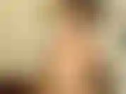 Ungimi le tette, rendile belle e bagnate mentre ti accarezzi il cazzo.