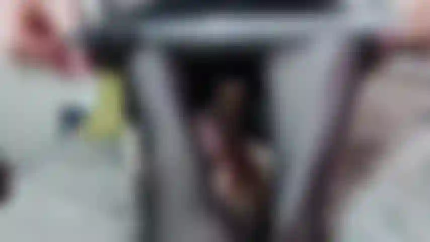 Basco di seta nera, calze nere che toccano il clitoride fino all'orgasmo.