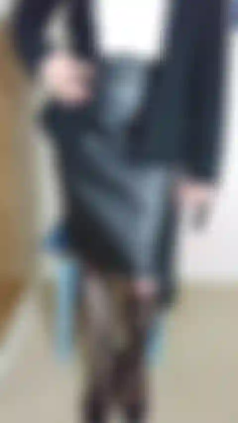 Signorina ruth, la parrucca nera che ti gonfia il sedere promette di punirti a mani nude, con la paletta, con la cintura.