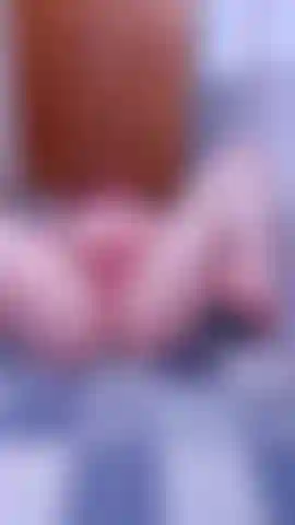 Wriggle wriggle parte 3 orgasmo sul pavimento del bagno, parte finale del lungo wriggle wriggle disponibile come video singolo o in 3 parti. Tolto il perizoma mi sdraio a piedi nudi sul pavimento del bagno per toccarmi fino all'orgasmo con le ginocchia in aria.