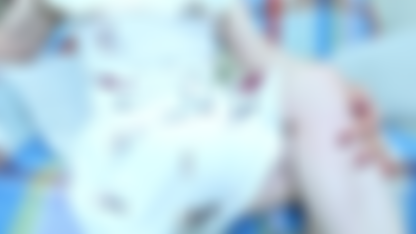 Solo un orgasmo da abito estivo, in una giornata calda indosso solo questo vestito, senza lingerie né calze. Provocante, apro le gambe e vedo che non indosso mutandine. Guardami mentre mi stimolo, guarda quanto diventa grande e duro il mio clitoride, la figa si arrossa fino all'orgasmo.