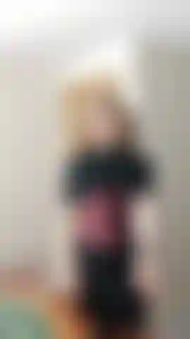 Giantess ti rimpicciolisce feticcio, ti mangia, poi ti riporta indietro per calpestarti e schiacciarti ometto.