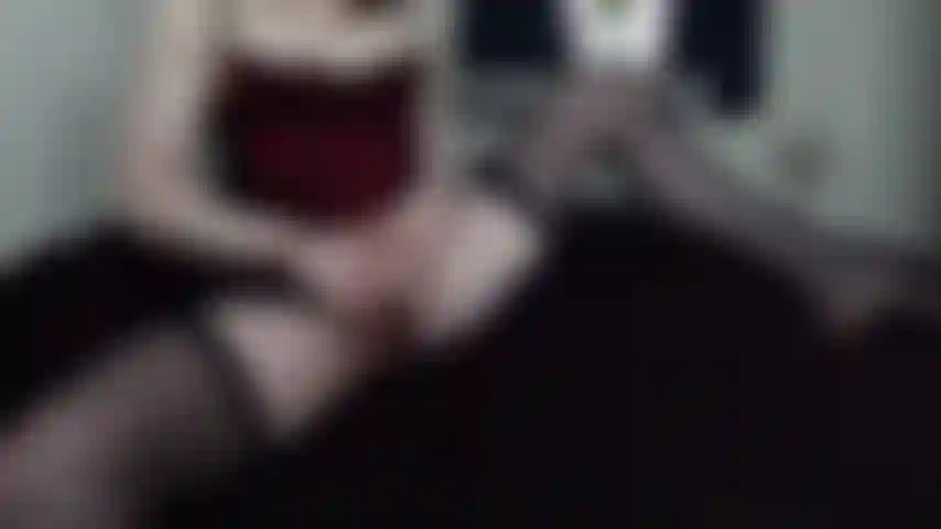 Calze nere rosse che si diteggiano fino all'orgasmo.