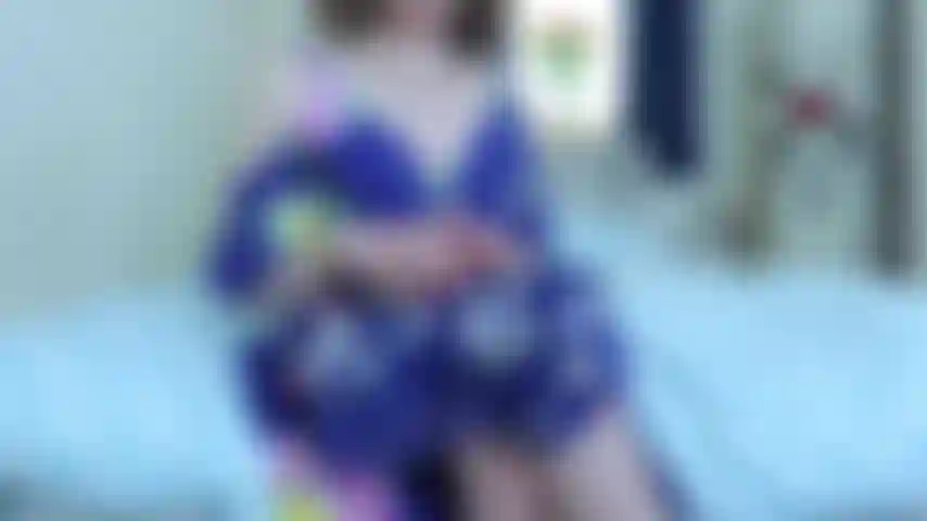 Slip di seta indossata lodger rp joi, trovando le mie mutandine di seta pulite nella tua stanza ti do delle mutandine usurate con cui masturbarti. Seguo le mie mani e il mio accento britannico mentre uso mutandine di seta consumate per farti masturbare (dildo marrone) dal conto alla rovescia - vieni da me quando ne avrai bisogno di nuovo.