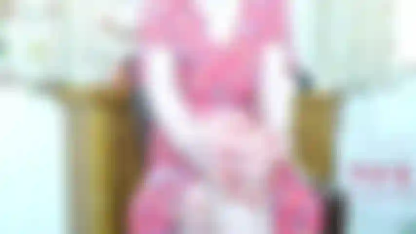 Summer lovin mr sp sph joi - offerta di una bevanda fresca in una giornata calda a cui non puoi resistere. Nel mio vestito estivo a portafoglio di cotone, ti racconto a casa le verità sul tuo pene e sulla tua mancanza di capacità. Intravedo le mie calze e sei impotente mentre conduco la tua gioia al tuo sperma.