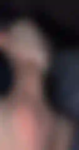 Guardami svuotare queste palle su tutta la mia maglietta.