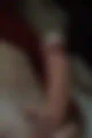 Guardami mentre mi masturbo questo cazzo e vengo dappertutto.