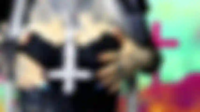 Tira fuori il tuo sperma demoniaco.