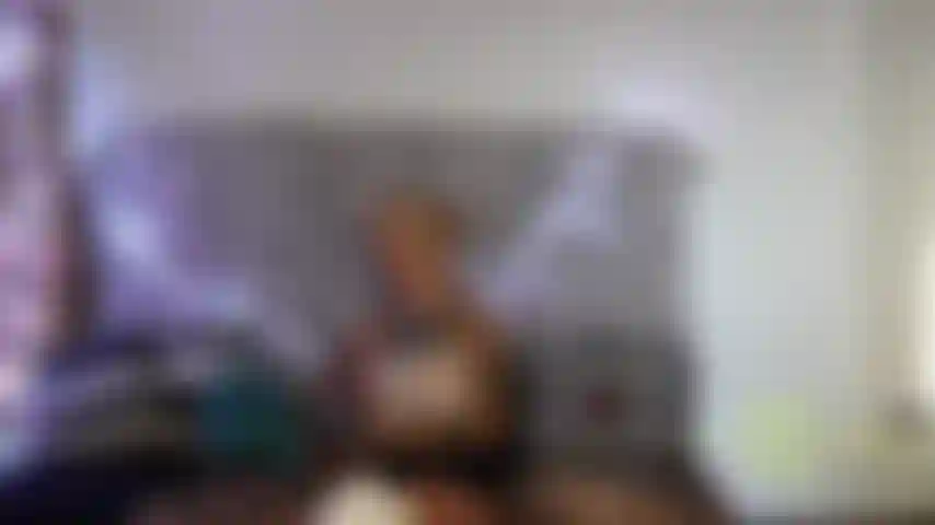 La figlia stregonesca curiosa trova il tuo strapon.