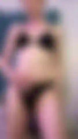 Che si toglie il perizoma per venire mentre le mie tette si muovono - primo piano.