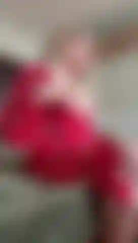 Rubbing oil on my tits while fingering my pussy