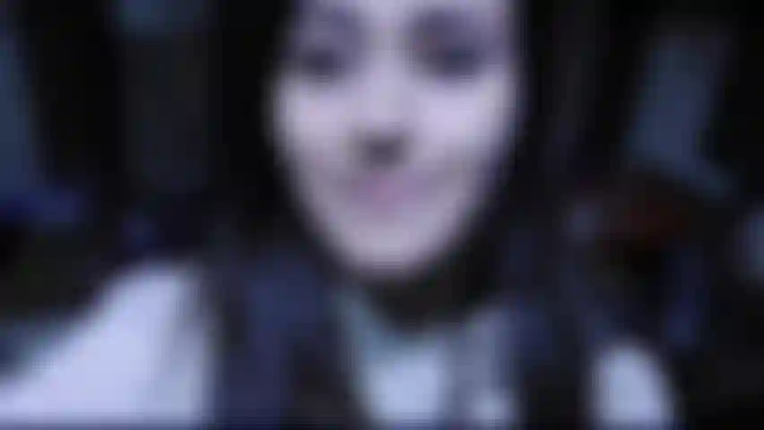 Sto singhiozzando a casa dei miei genitori.