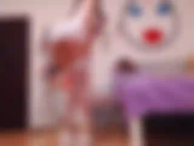 Adoro il mio culo e le mie gambe lunghe//vestito tutto bianco:*.