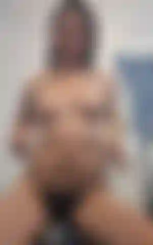 Dancing while u can see my pussy and boobs