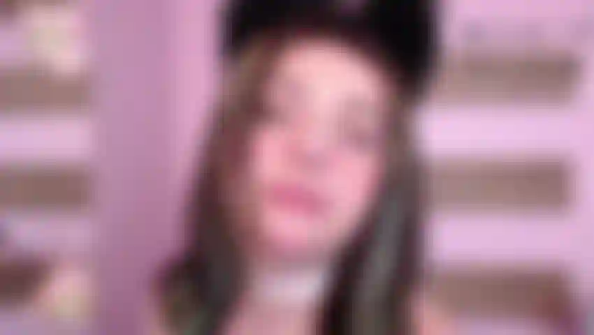 Il mio viso vicino uwu.