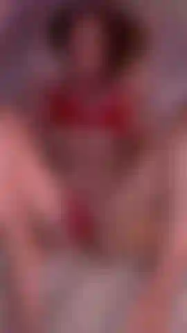 Che fa schizzare la mia figa stretta, bagnata e rosa.