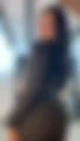 Ovviamente mostro il mio gran bel culo vicino alla telecamera.