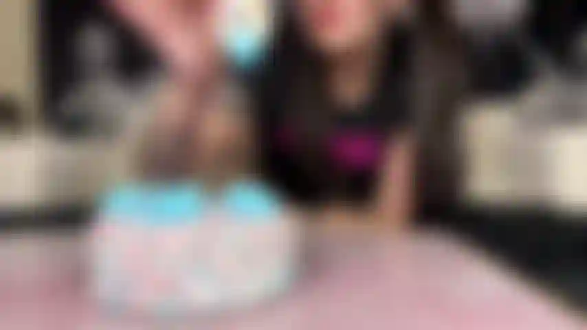 Saige Kiljoy smashes her cake with her juicy ass 🤤