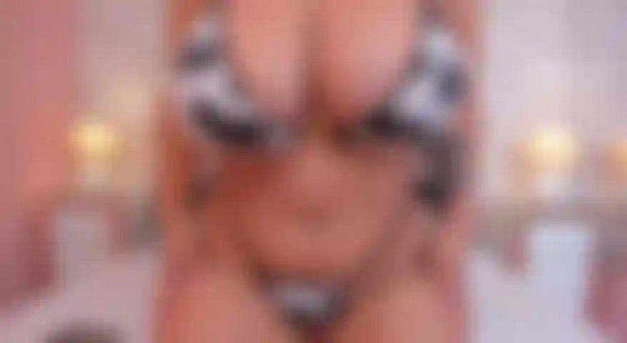 Ho un bel corpo, un bel viso e delle belle tette.