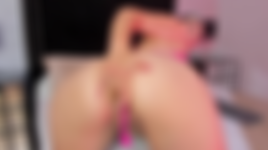 I discover anal ecstasy with my fingers while my room is invaded only by my moans, just enjoy it.