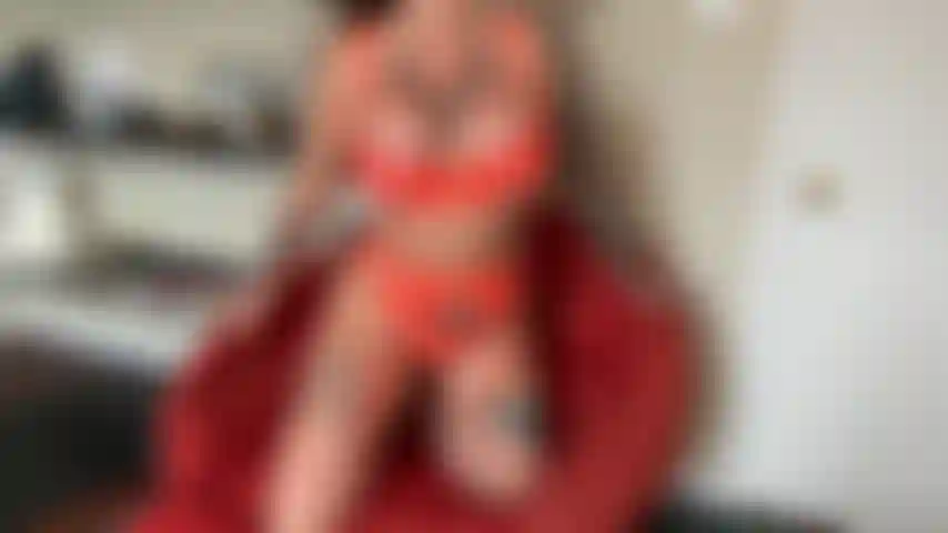 Un nuovo dildo di vetro e un giocattolo mostruoso.