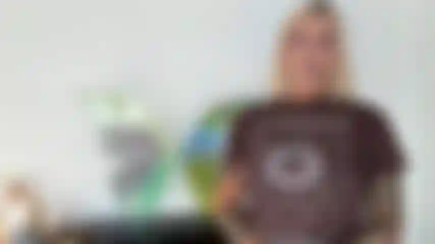Comprendendo il profondo bisogno di sentirsi visti e ascoltati — e come le ferite emotive insoddisfatte possano portare gli uomini a cercare validazione attraverso la performance, l'attenzione e il pagamento per l'intimità.